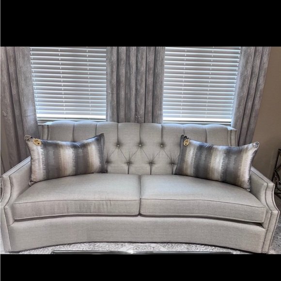 1-NWT CALLISTO HOME METALLIC ABSTRACT DESIGN LUMBAR 18"X30" DECORATIVE PILLOW - Picture 9 of 12